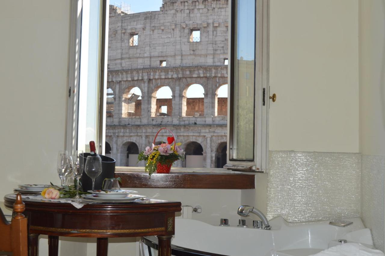 Jacuzzi In Front Of The Colosseum Rom Exterior foto